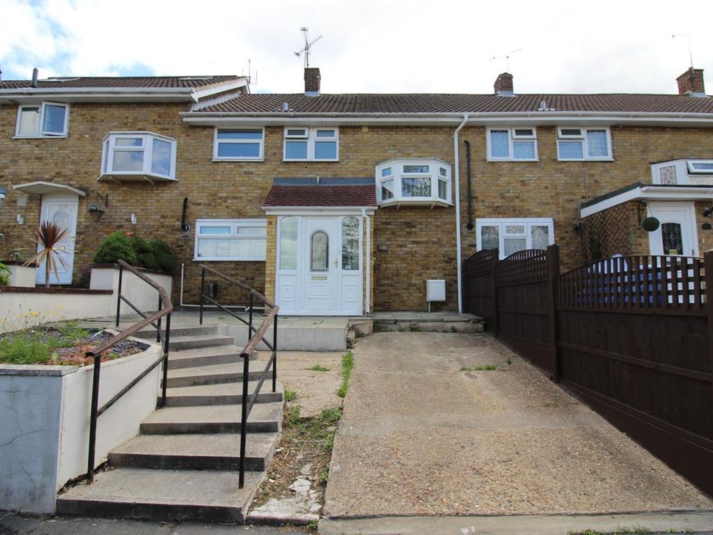 3 bed terraced house for sale in Nether Priors, Basildon SS14 Zoopla