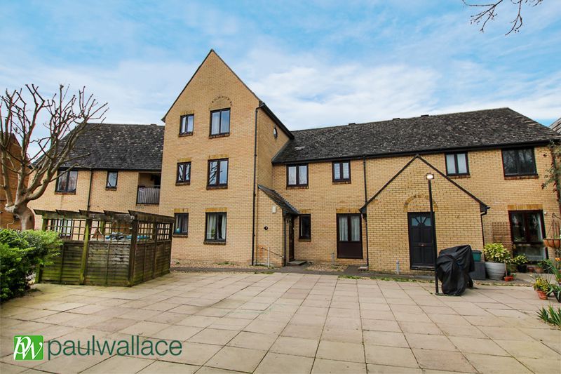 2 bed flat for sale in Ferguson Grove, Turners Hill, Cheshunt, Waltham