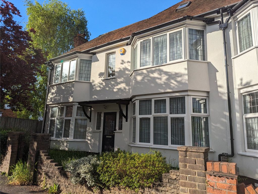 4 bed semidetached house to rent in Alexandra Avenue, Luton, Bedfordshire LU3, £2,300 pcm Zoopla