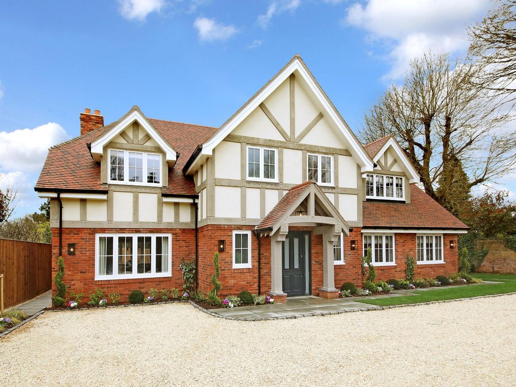 4 bed detached house for sale in Woodside Avenue, Beaconsfield
