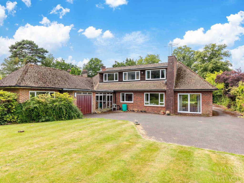 4 bed detached house for sale in Road, Crawley RH10 Zoopla