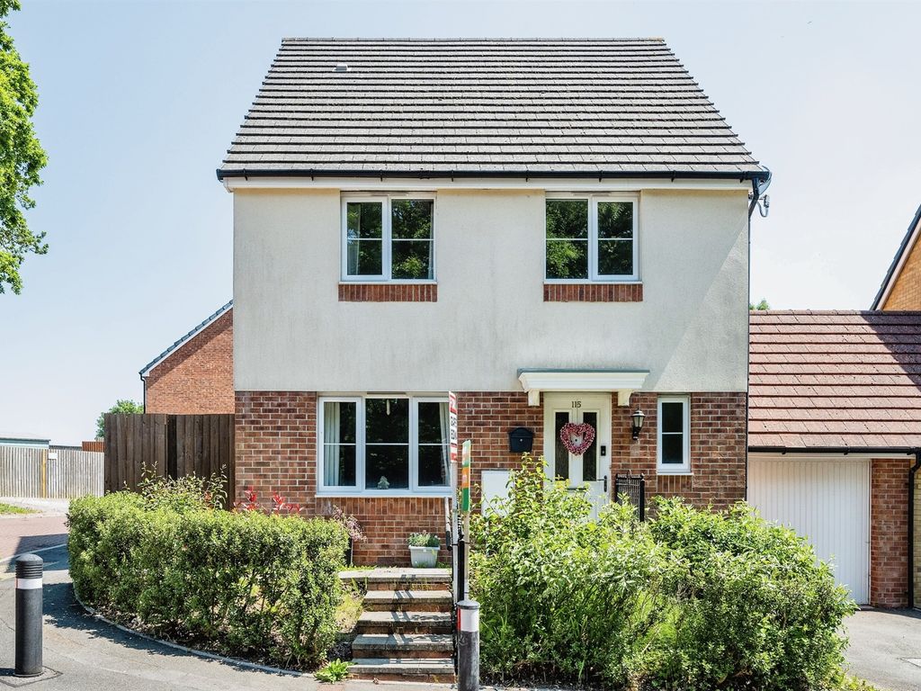 4 bed detached house for sale in Wood Green, Bridgend CF31, £265,000