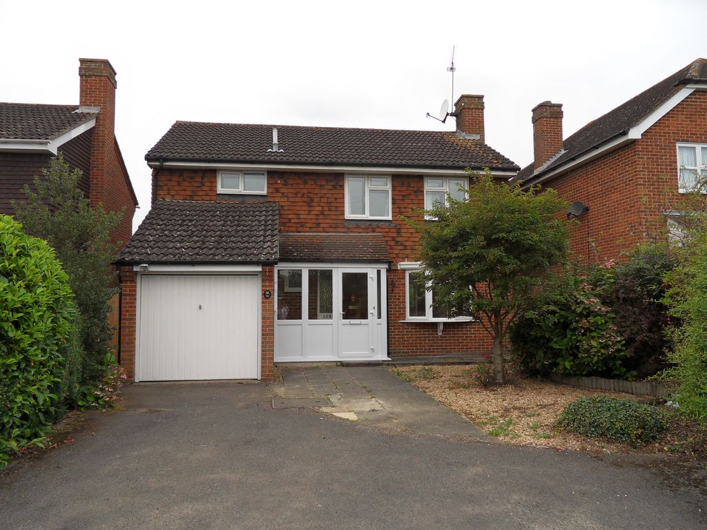 3 bed detached house to rent in Butts Hill Road, Woodley, Reading RG5