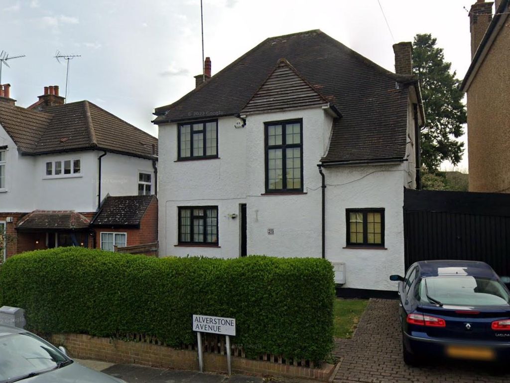 3 bed detached house for sale in Alverstone Avenue, East EN4, £