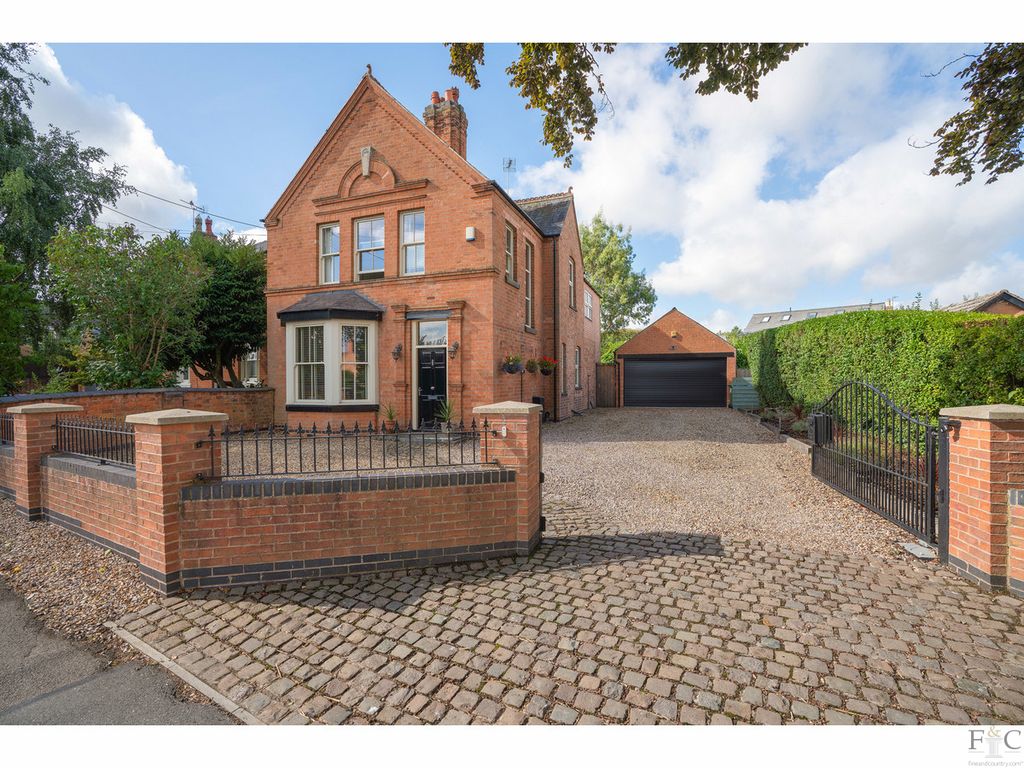 4 bed detached house for sale in Dunton Road, Leicester LE9 Zoopla