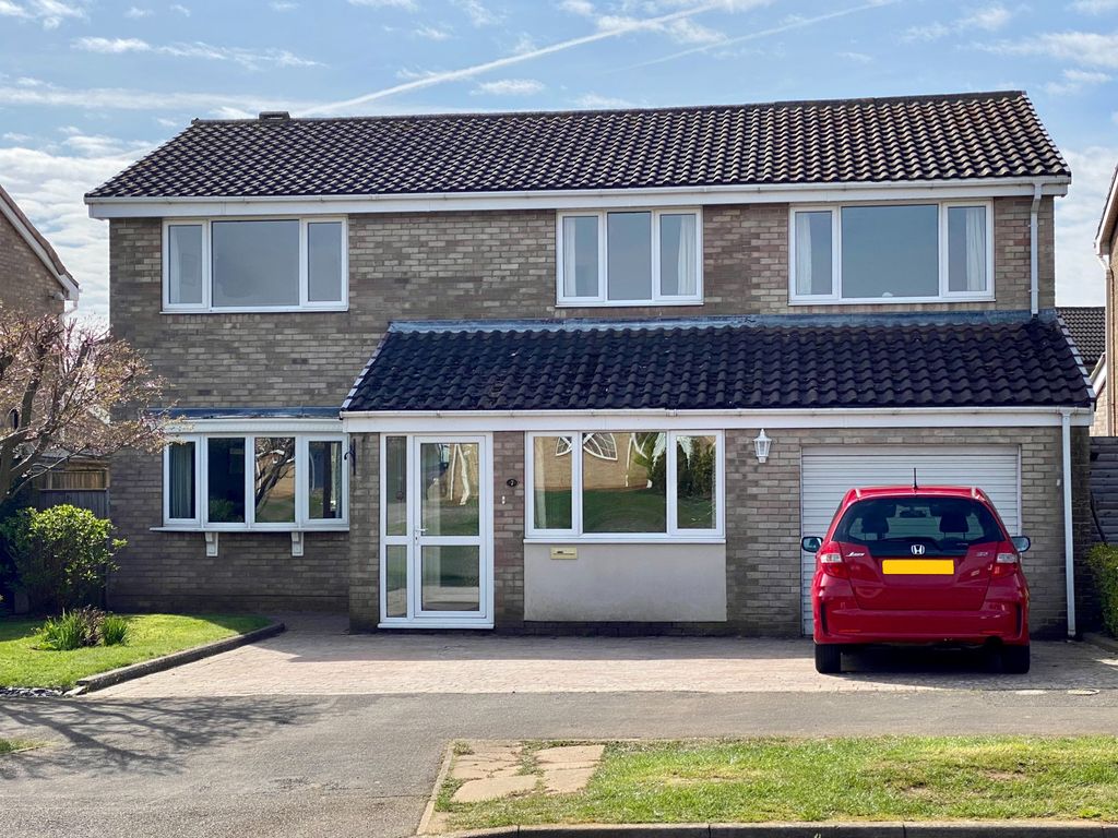 5 bed detached house for sale in Gloucester Road, Grantham NG31, £