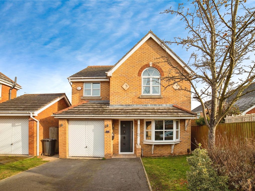 4 bed detached house for sale in Maun Close, SuttonInAshfield