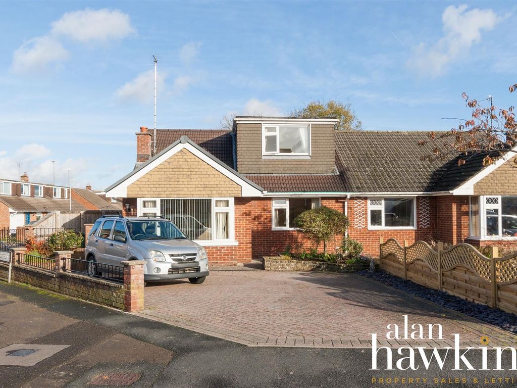 4 bed semidetached bungalow for sale in Beaufort Road, Wroughton