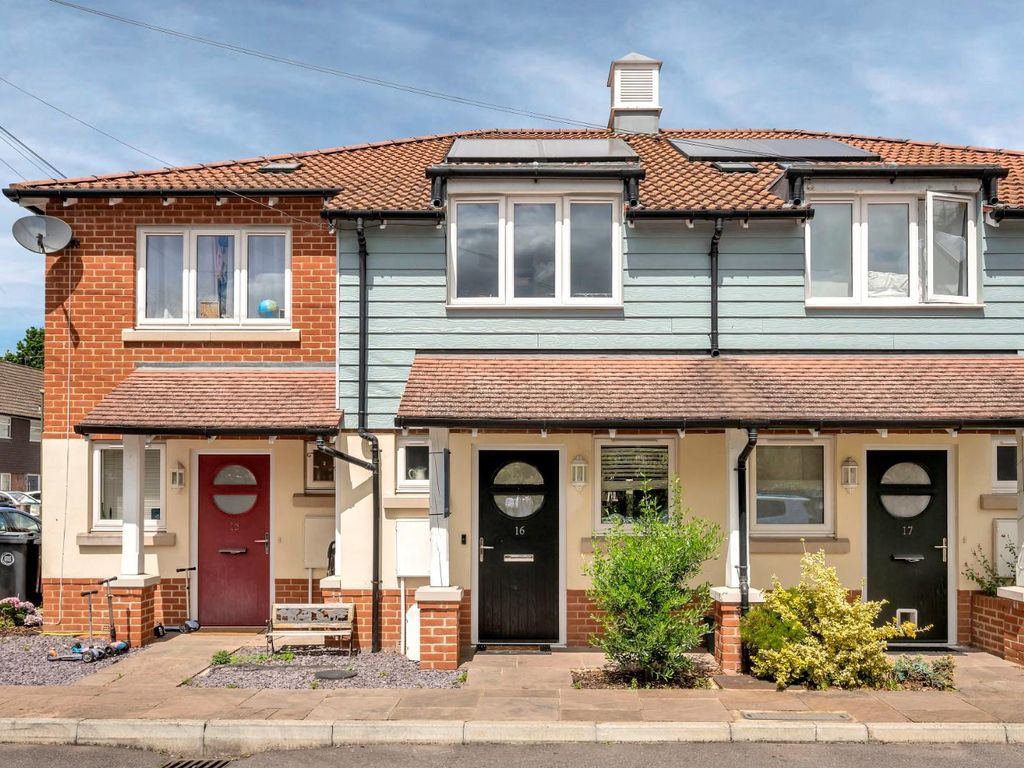 2 bed terraced house for sale in Berrys Lane, Byfleet, West Byfleet
