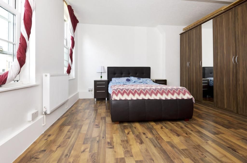 3 bed flat to rent in Old Street, London EC1V, £2,700 pcm Zoopla