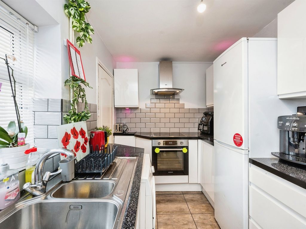 3 bed semidetached house for sale in Seaward Close, Sandfields, Port