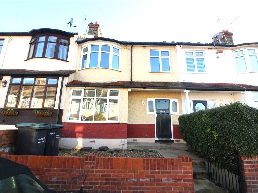3 bed terraced house to rent in Pinnocks Avenue, Gravesend, Kent DA11