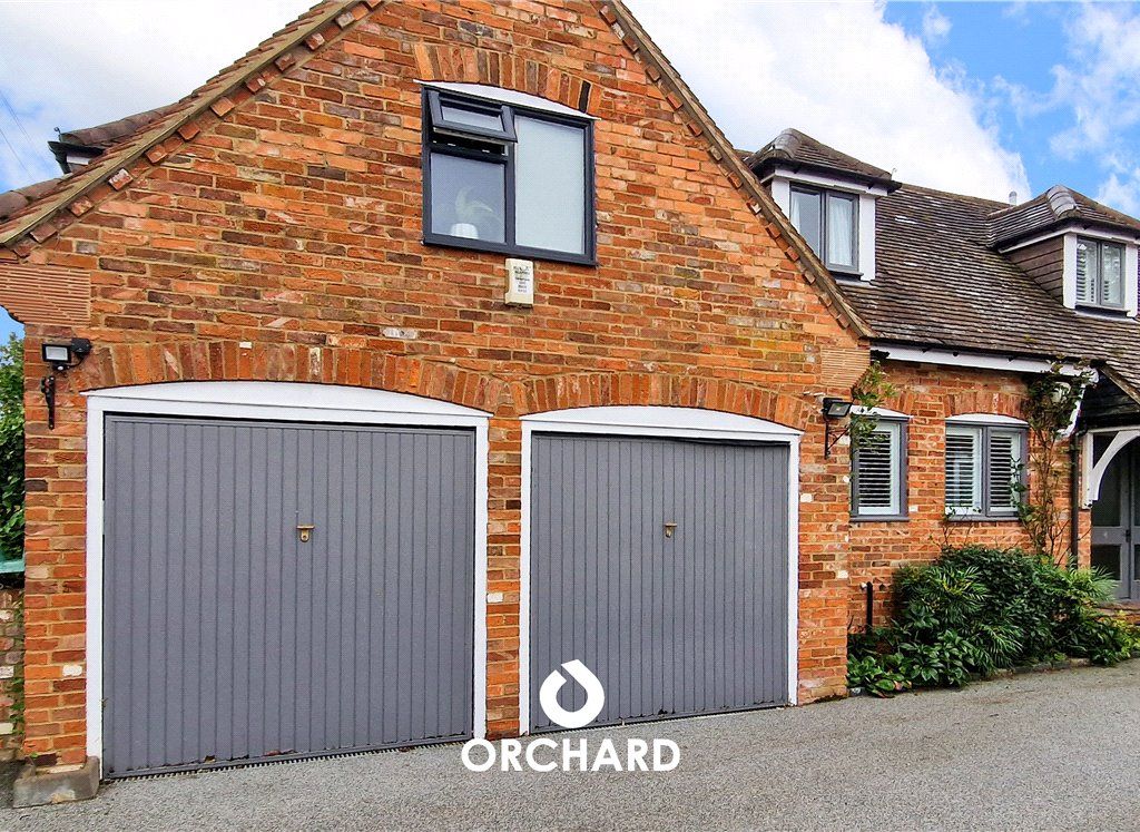 3 bed linkdetached house to rent in The Cottages, The Drive, Ickenham