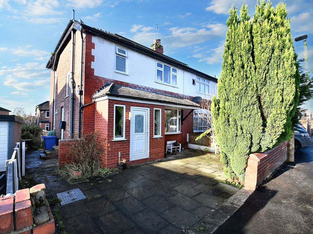 3 bed semidetached house for sale in Avondale Drive, Salford M6, £