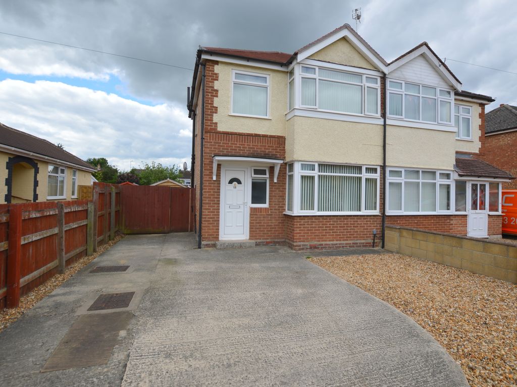 3 bed semidetached house for sale in Woodstock Gardens, Melksham SN12