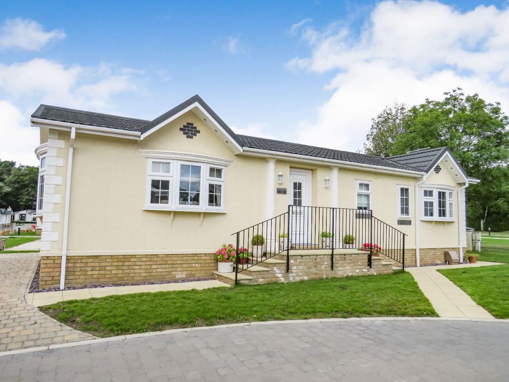 2 bed detached bungalow for sale in Puddledock Lane, Great Hockham