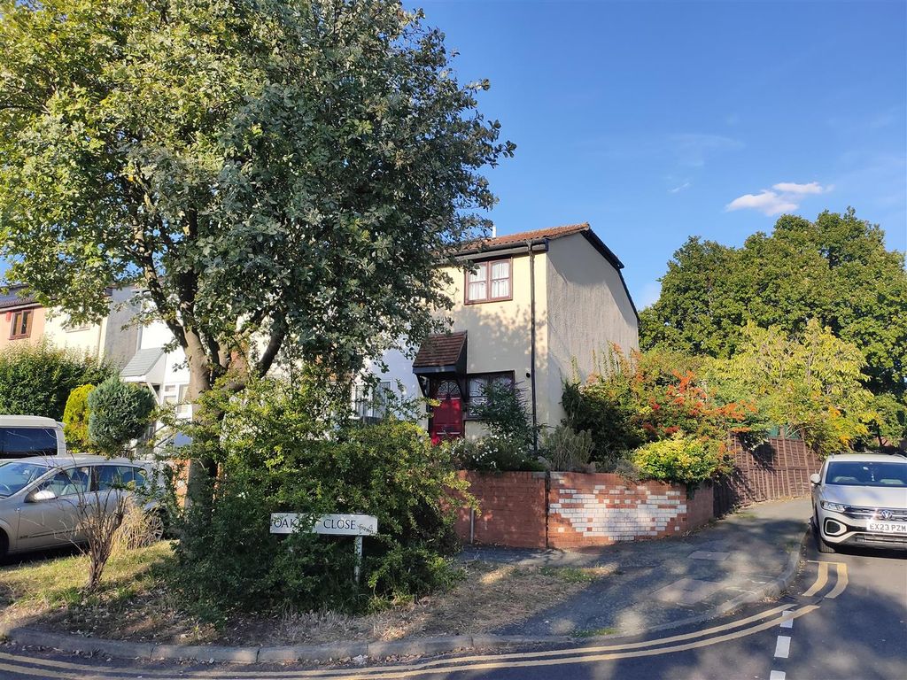 2 bed end terrace house for sale in Oakley Close, Mapleton Road, London