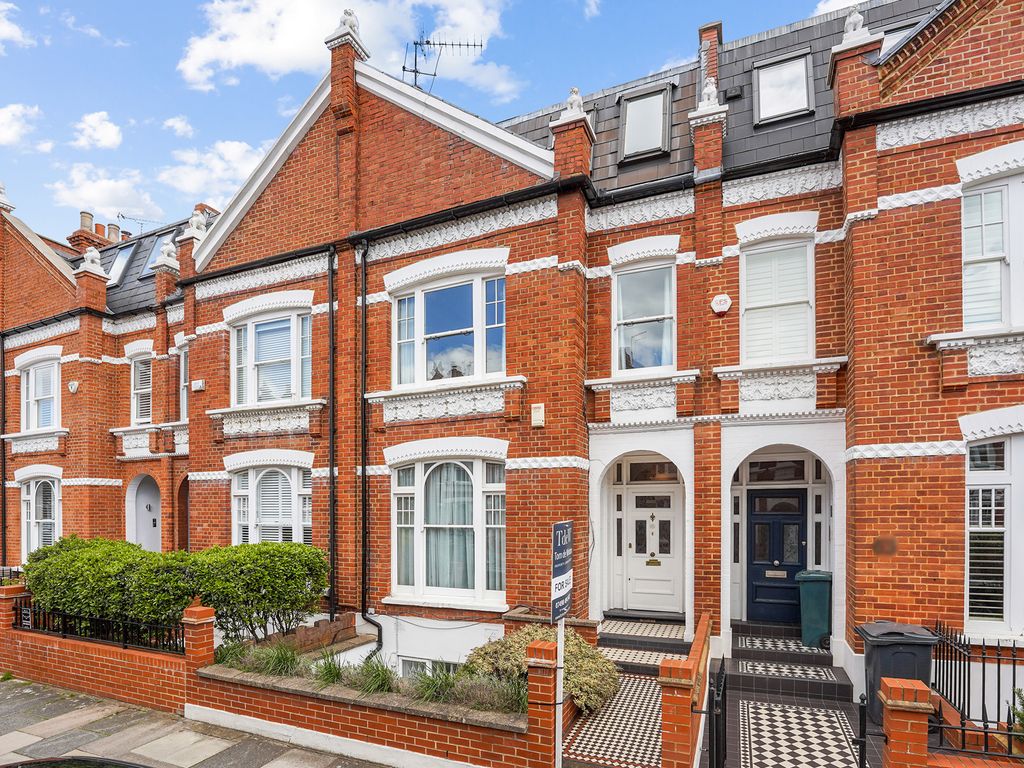 4 bed terraced house for sale in Quarrendon Street, Peterborough Estate