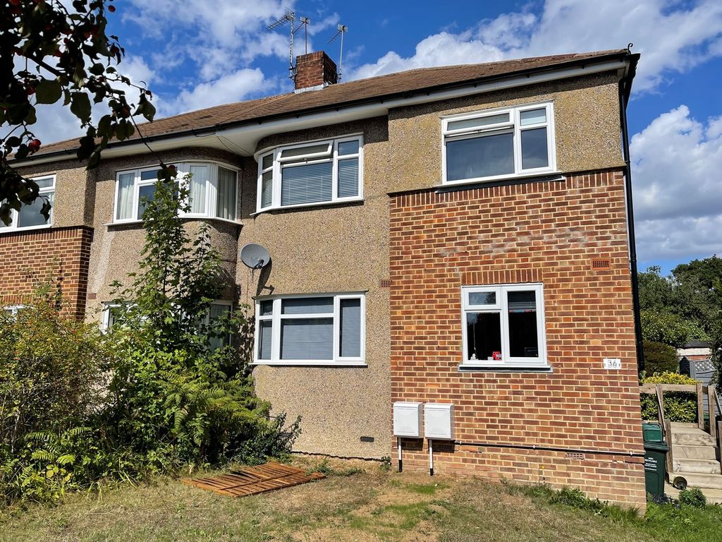 2 bed to rent in Shepperton Road, Petts Wood, Orpington BR5