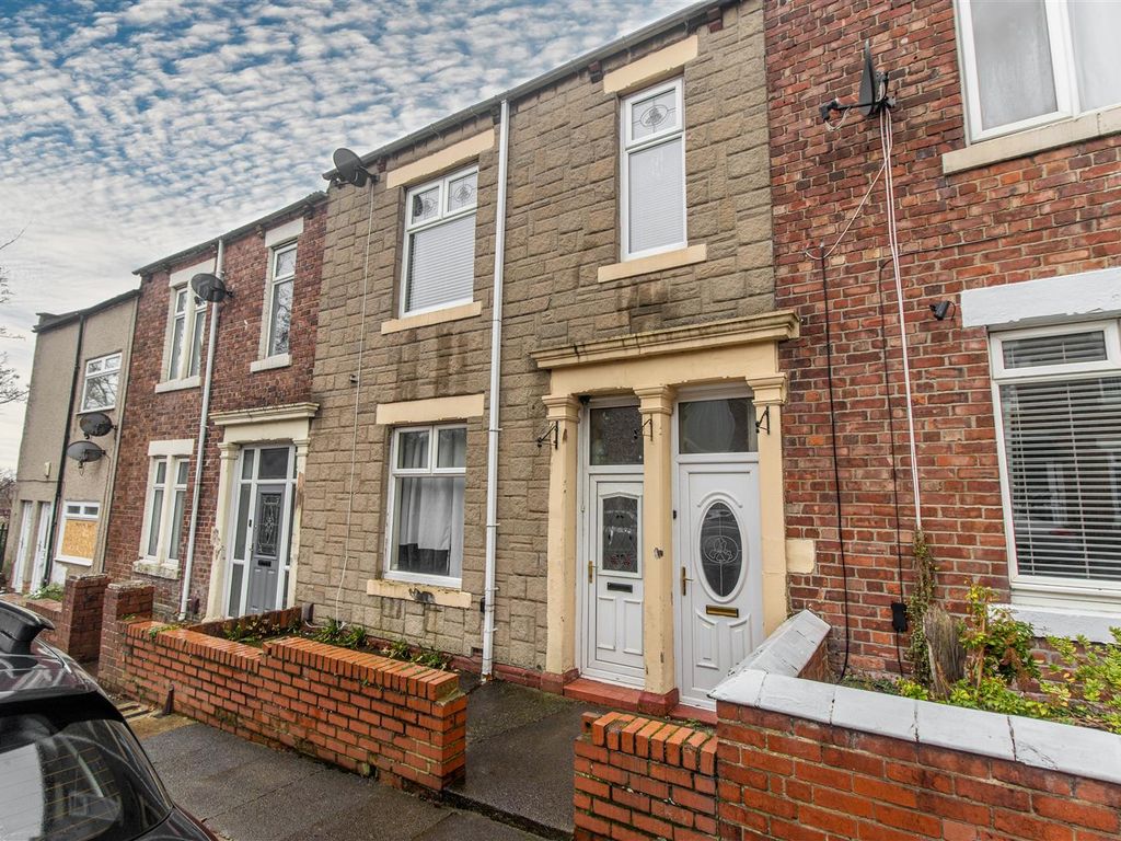 2 bed flat for sale in Chirton West View, North Shields NE29, £60,000