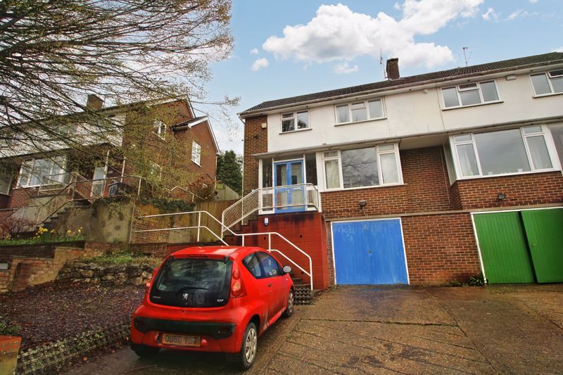 3 bed semidetached house for sale in Deeds Grove, High HP12