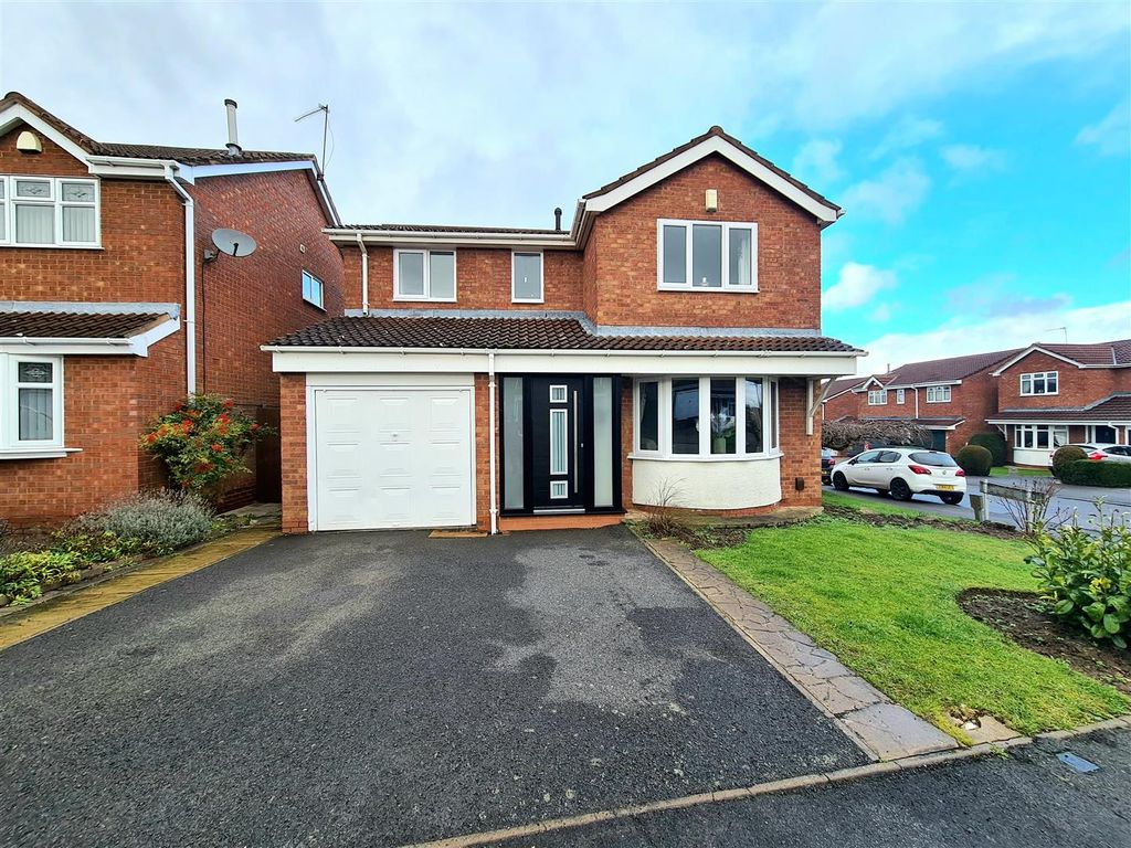 4 bed detached house for sale in Cambridge Drive, Stockingford