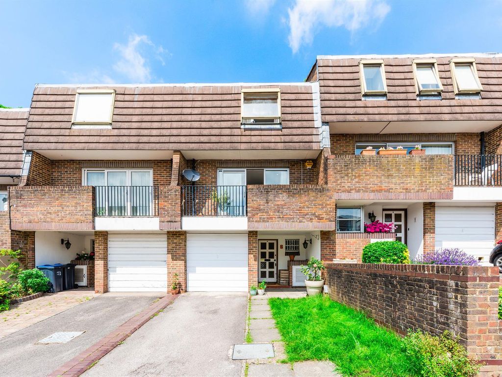 4 bed property for sale in Heights Close, West Wimbledon SW20 Zoopla