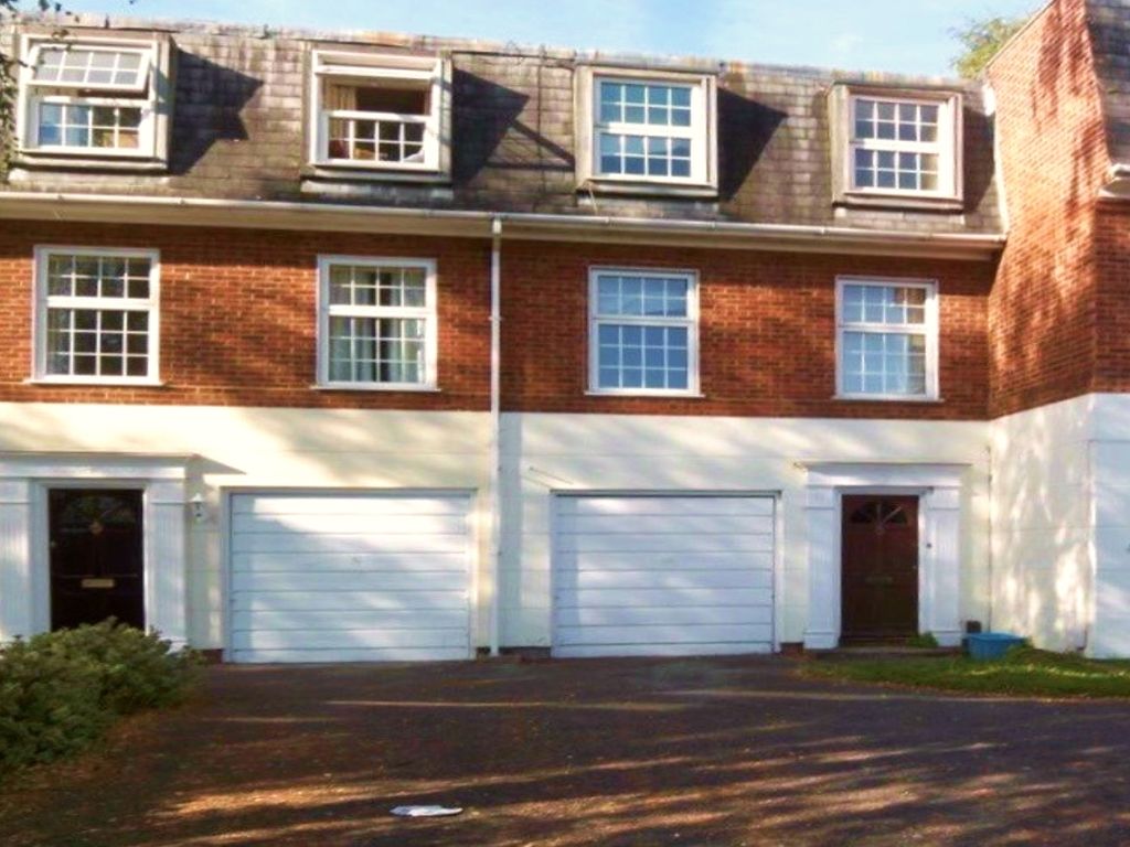 5 bed terraced house to rent in Victoria Street, Englefield Green