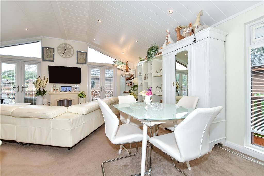 1 bed mobile/park home for sale in Heath Park, East Malling, West