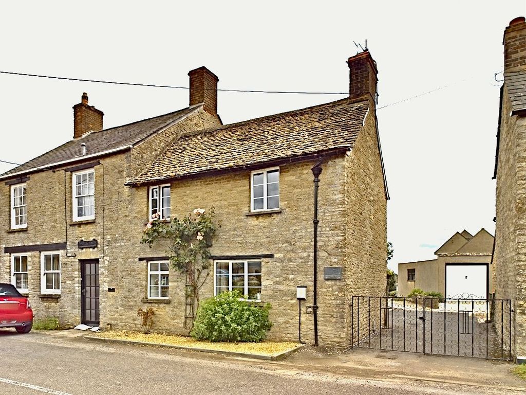 3 bed terraced house for sale in Lower End, Leafield, Witney OX29, £