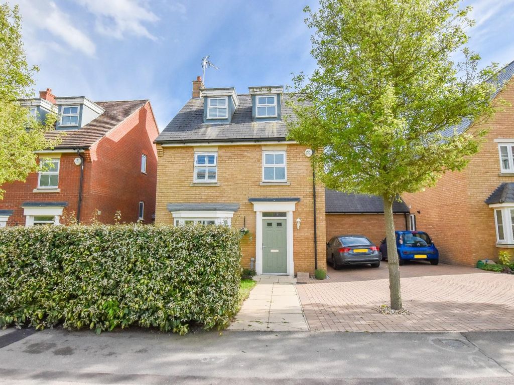 4 bed linkdetached house for sale in Fleming Road, Little Canfield