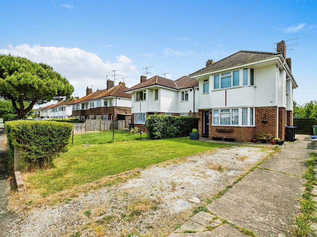 2 bed flat for sale in Ardingly Drive, GoringBySea, Worthing BN12