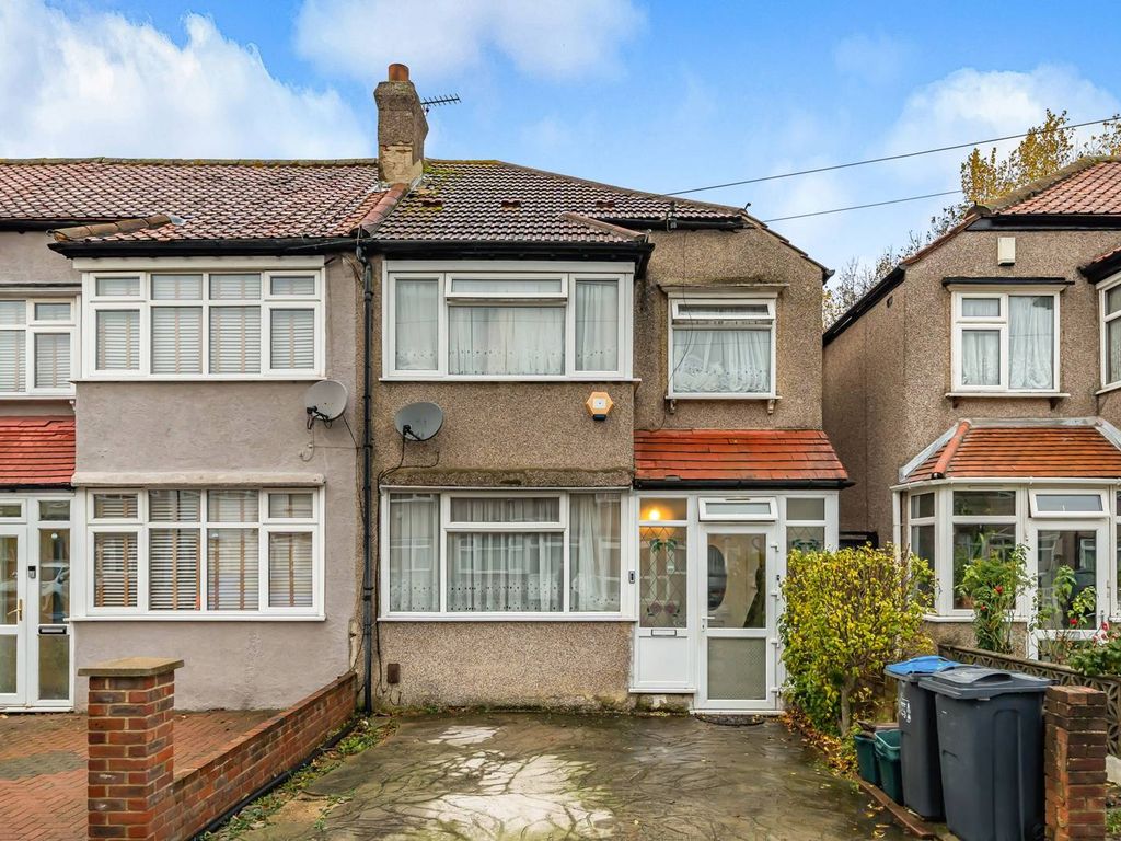 3 bed semidetached house for sale in Galpins Road, Mitcham, Thornton