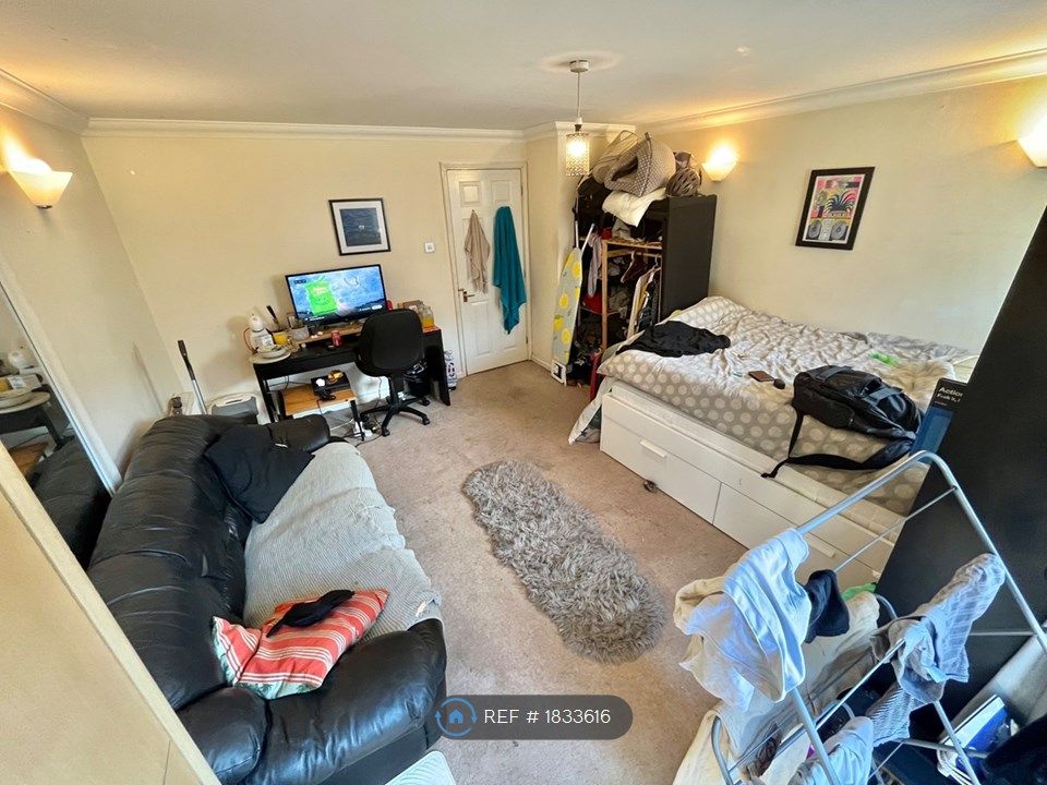 Room to rent in Harford Mews, London N19, £1,100 pcm Zoopla