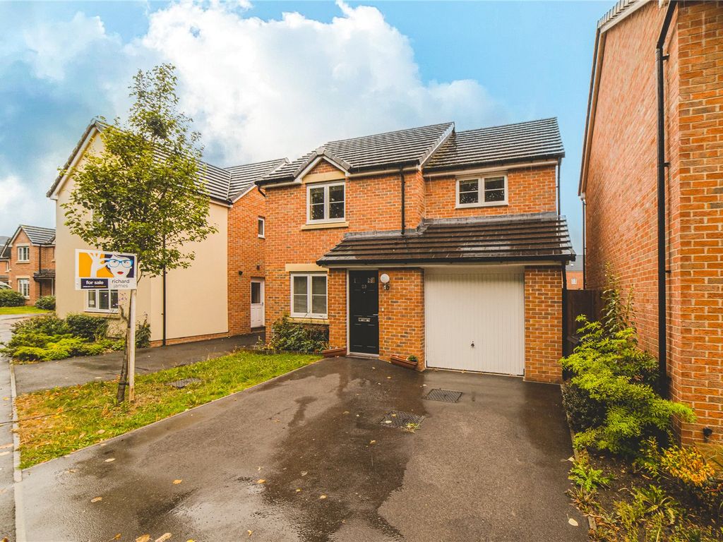 3 bed detached house for sale in Collingwood Crescent, Swindon