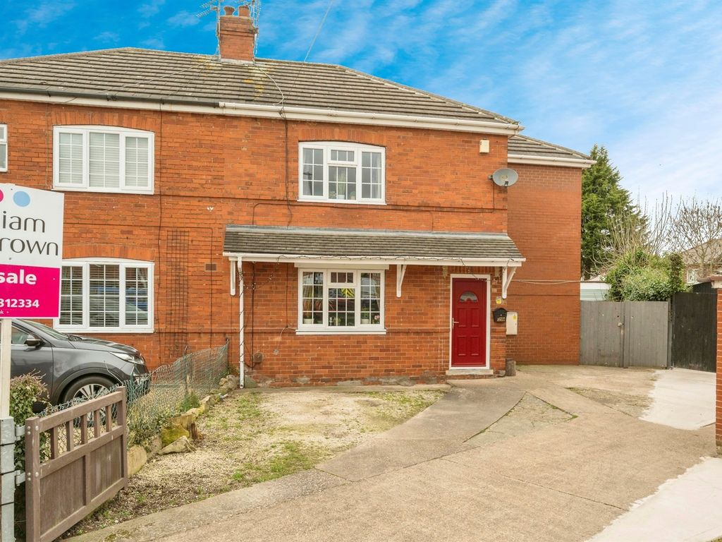 4 bed semidetached house for sale in Millfield Road, Thorne, Doncaster