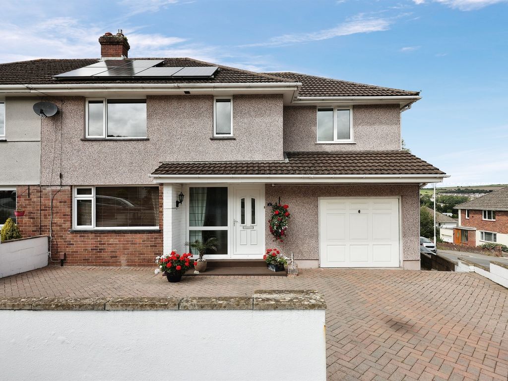 4 bed semidetached house for sale in Merafield Close, Plympton