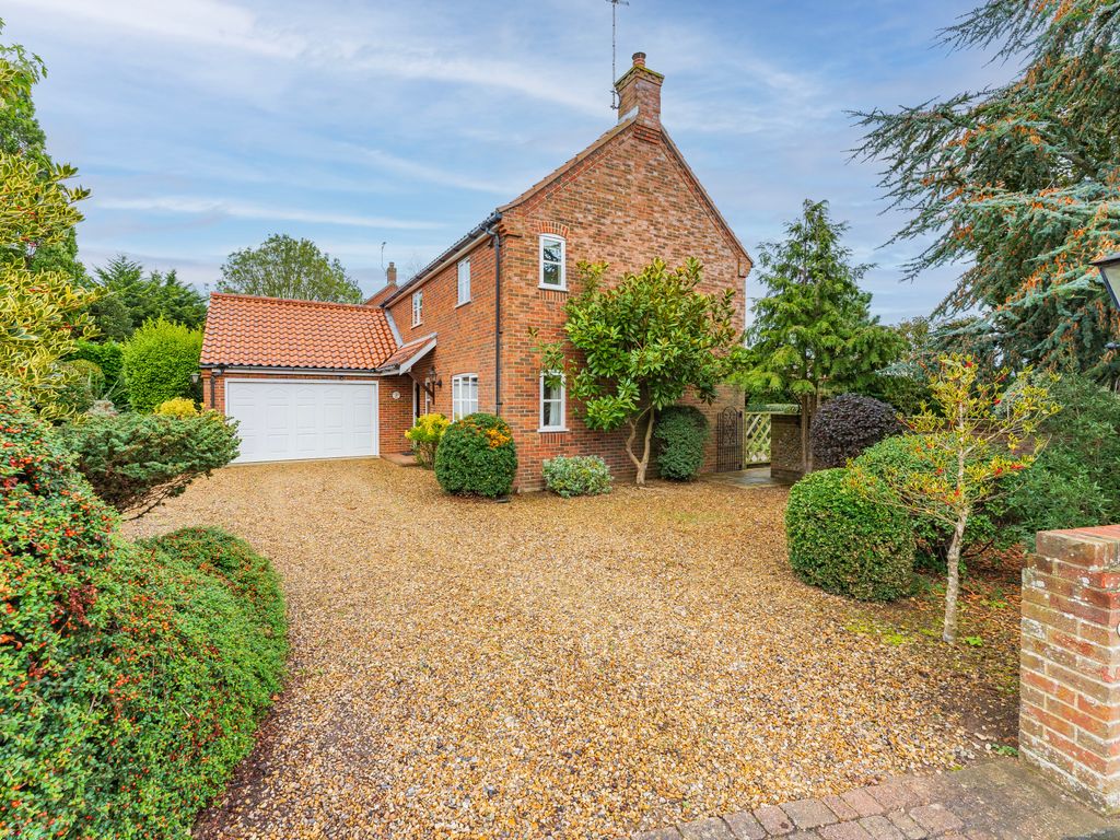 4 bed detached house for sale in High Street, Mundesley, Norwich NR11