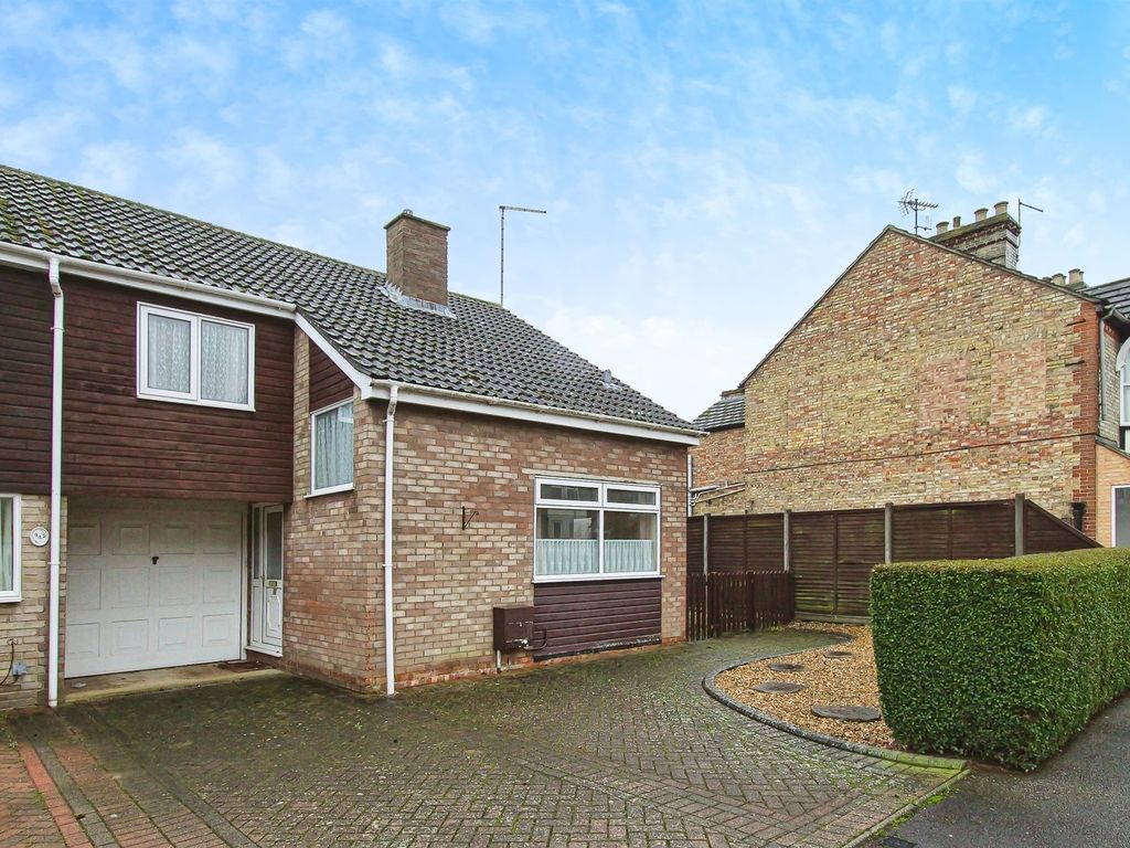 3 bed semidetached house for sale in Field Terrace Road, Newmarket CB8