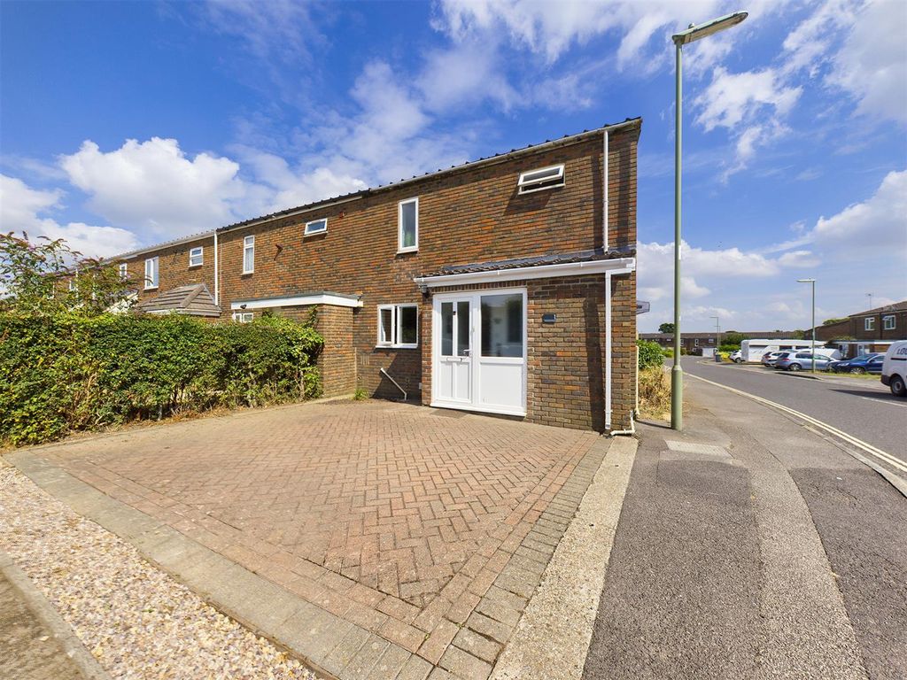 3 bed end terrace house for sale in Montserrat Road, Basingstoke RG24