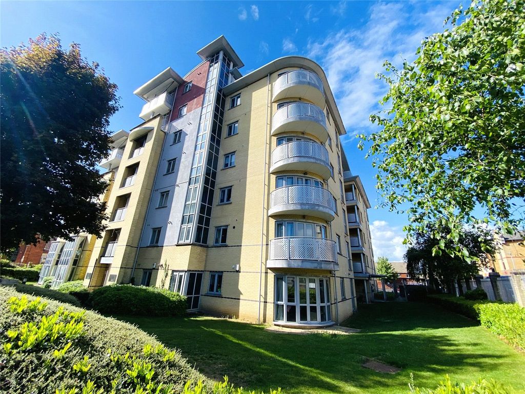 2 bed flat to rent in The Pinnacle, Kings Road, Reading, Berkshire RG1
