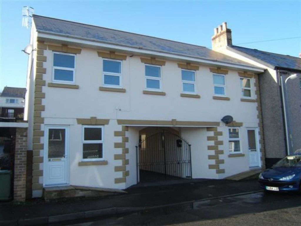 2 bed flat to rent in Wesleyan Court, Commercial Street, Griffithstown
