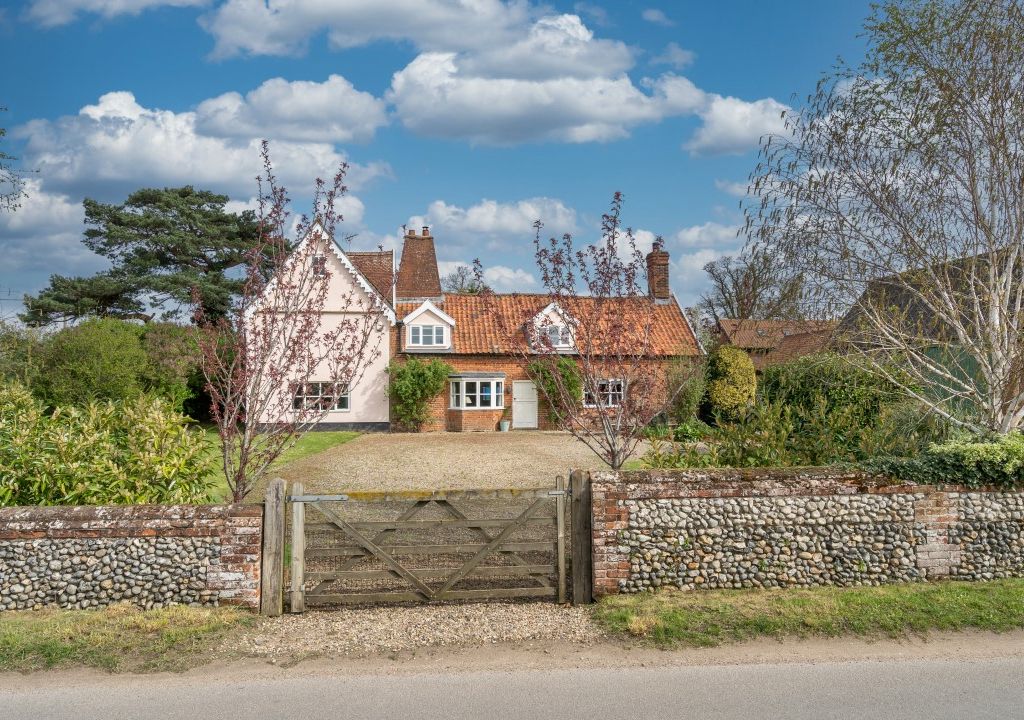 4 bed farmhouse for sale in Rush Green, Barnham Broom, Norwich NR9, £