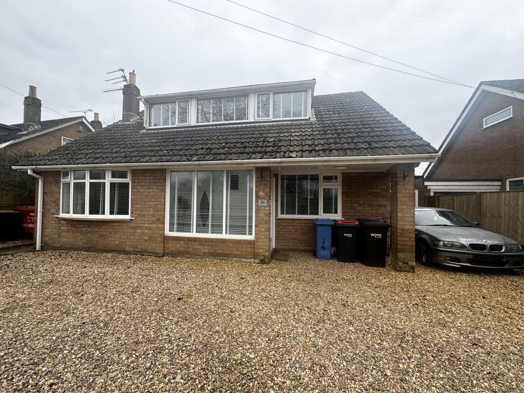 5 bed bungalow to rent in Arthurs Lane, Hambleton FY6, £1,700 pcm Zoopla