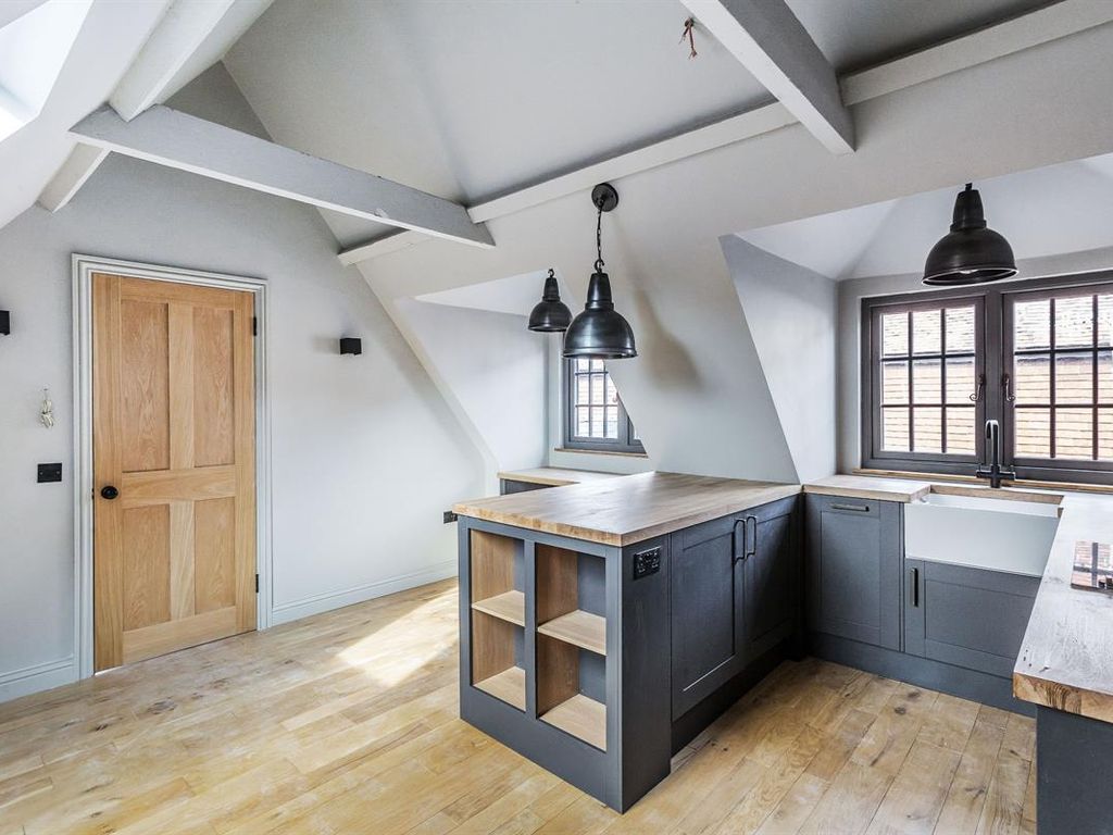 1 bed flat to rent in High Street, Edenbridge TN8, £1,150 pcm Zoopla