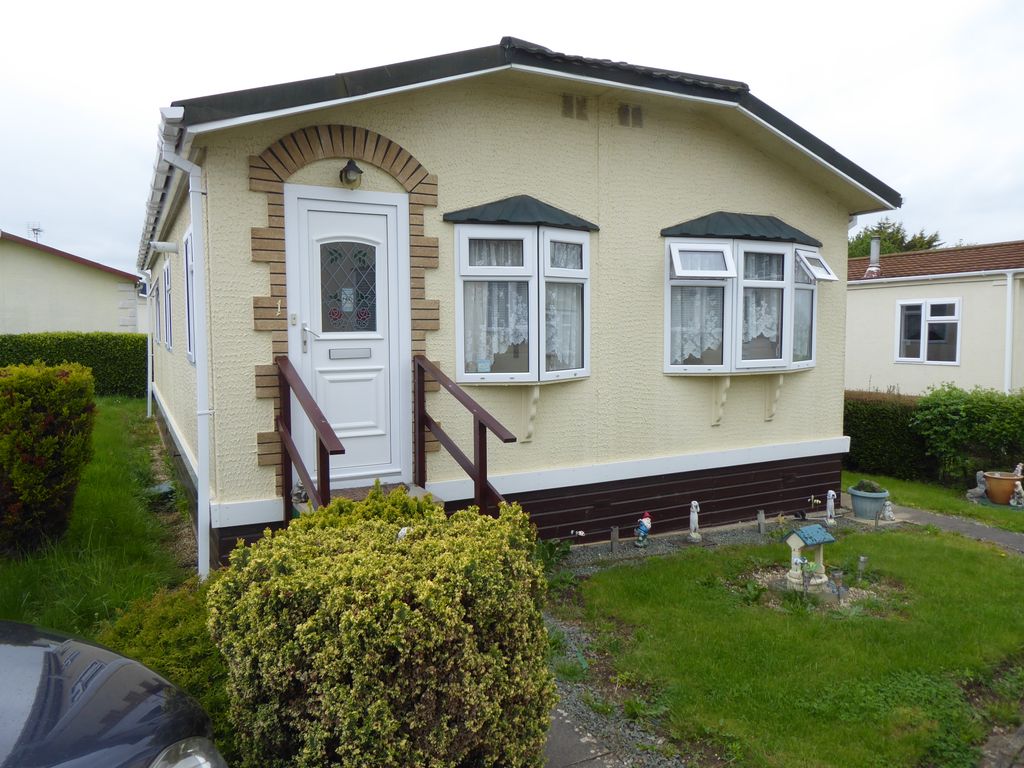 2 bed mobile/park home for sale in Cottenham Park, Cottenham, Cambridge