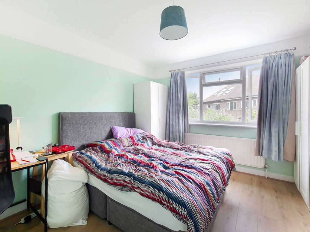 3 bed to rent in Braeside Avenue, Wimbledon, London SW19, £