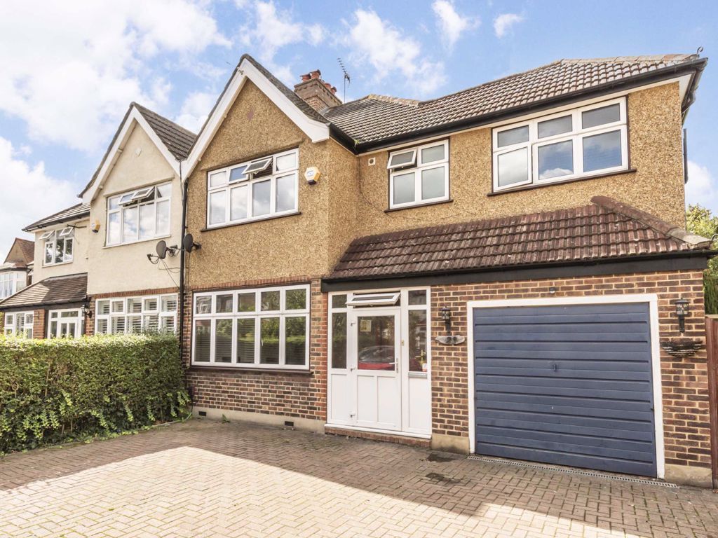 5 bed semidetached house for sale in Raeburn Avenue, Berrylands