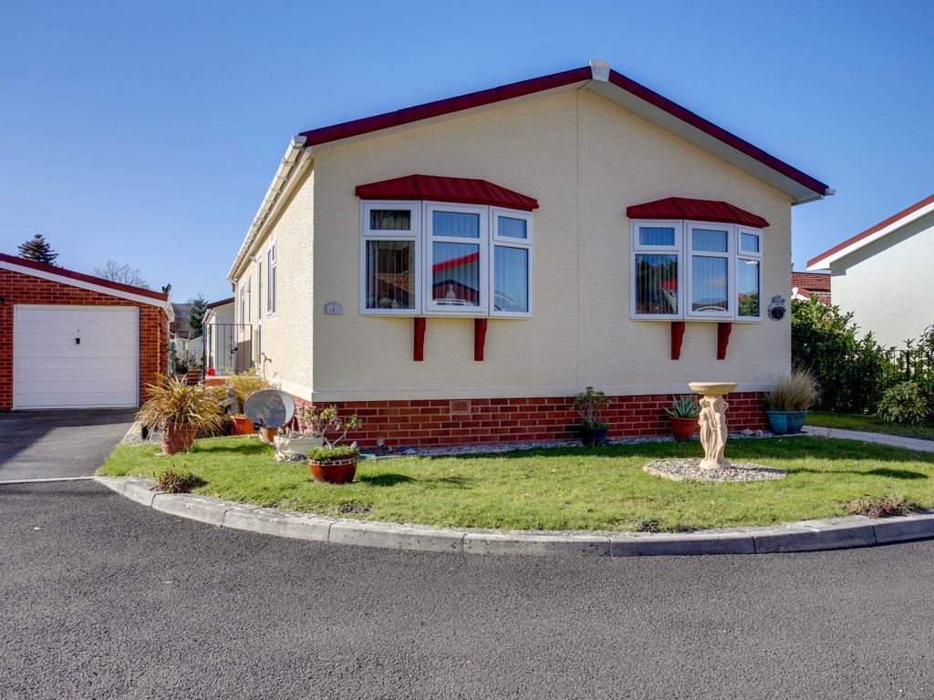 2 bed mobile/park home for sale in Woodlands Walk, New Park, Bovey