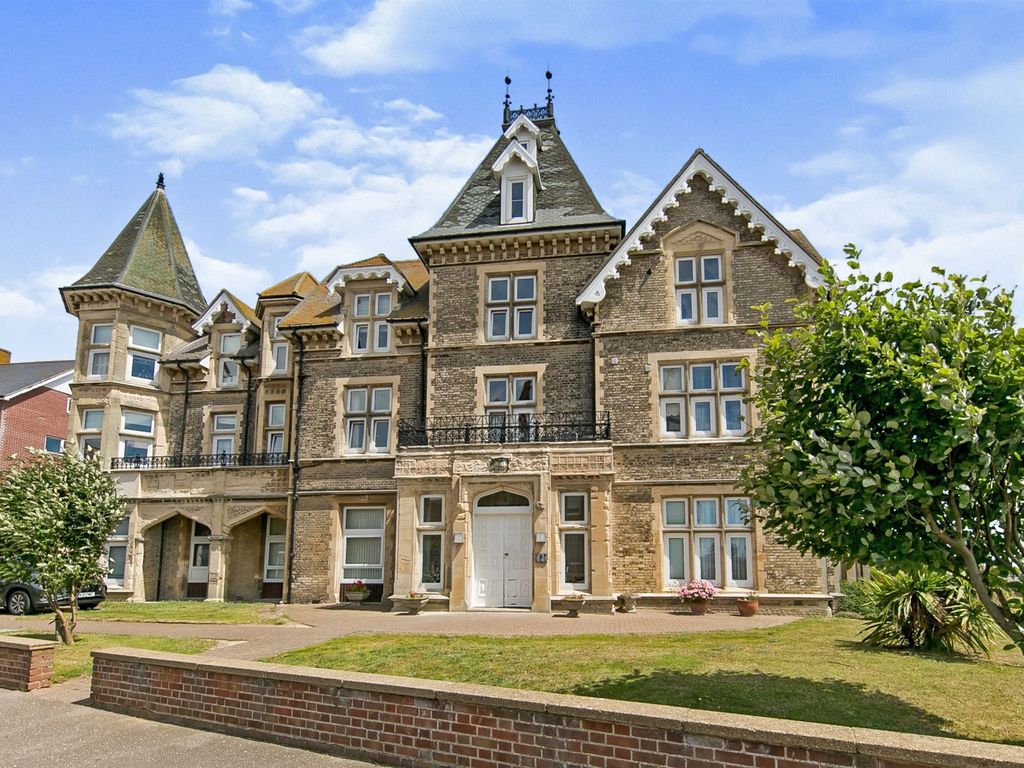 3 bed flat for sale in Vista Road, ClactonOnSea CO15 Zoopla